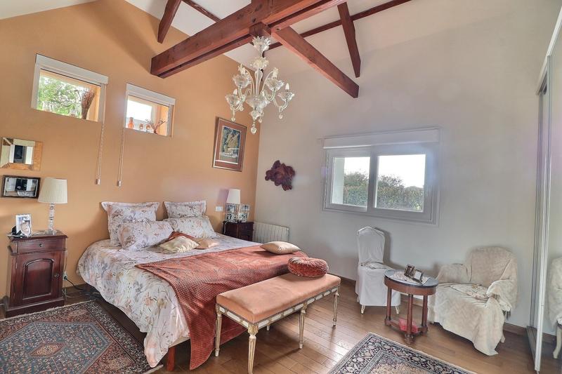 Maison - 260 m² - 7 pièces