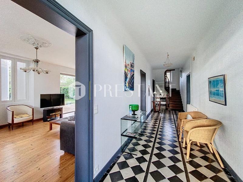 Maison - 223 m² - 6 pièces