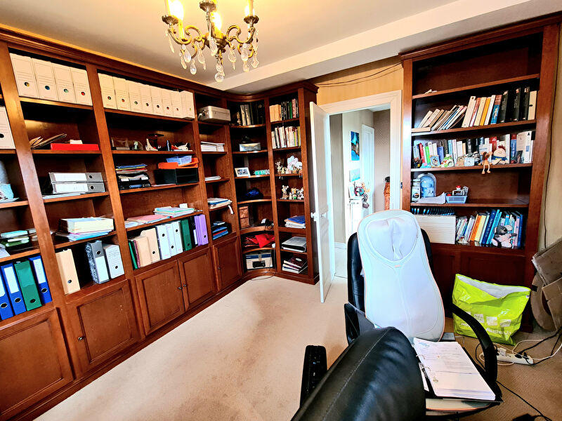 Propriété - 240 m² - 8 pièces