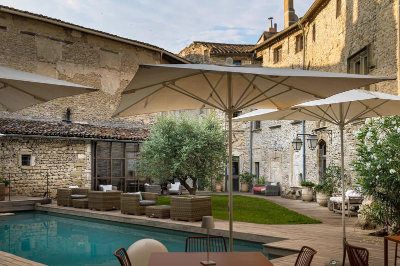 Maison - 520 m² - 8 pièces