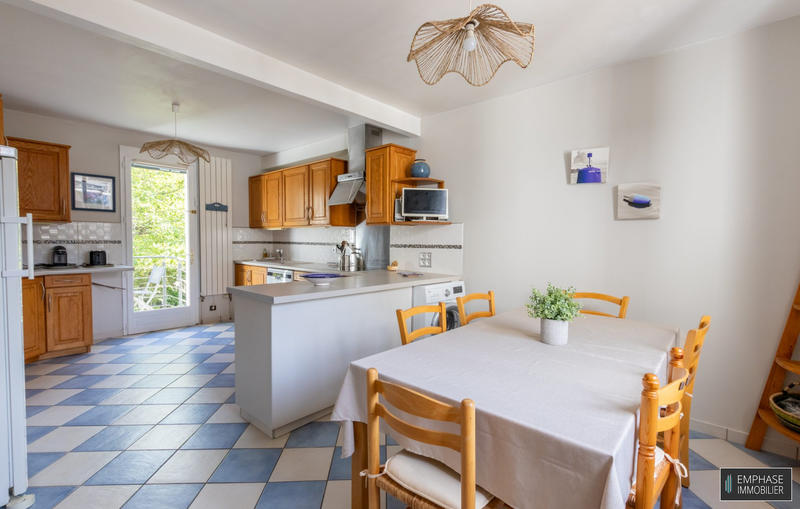 Maison contemporaine - 184 m² - 7 pièces