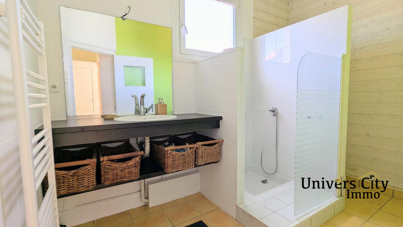 Maison - 235 m² - 9 pièces