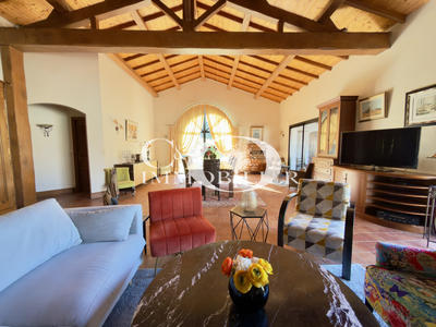 Maison - 235 m² - 7 pièces