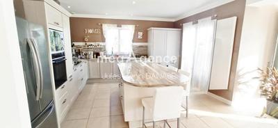 Maison - 223 m² - 7 pièces