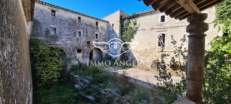 Mas - 2 500 m² - 30 pièces