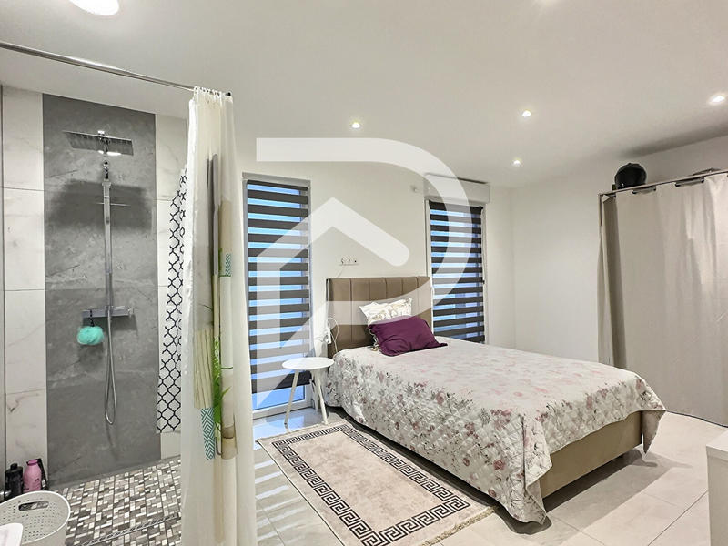 Maison - 174 m² - 6 pièces