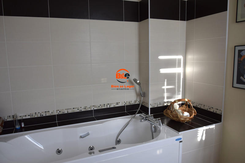 Maison traditionnelle - 160 m² - 5 pièces