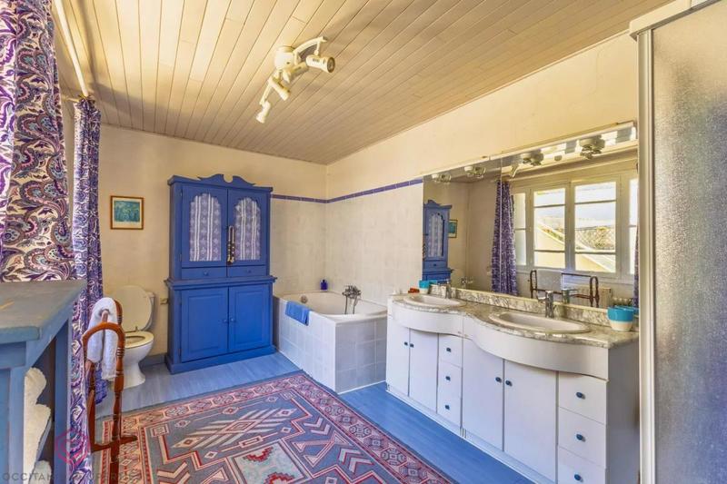 Maison de village - 256 m² - 10 pièces