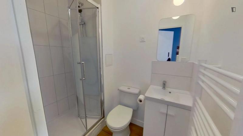 Chambre - 14 m² - 9 pièces