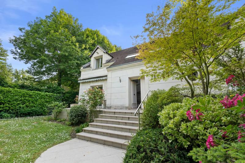 Villa - 286 m² - 8 pièces