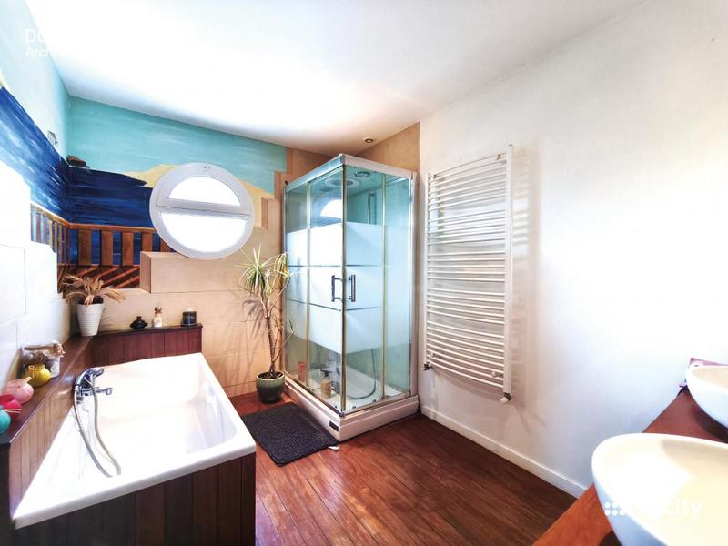 Maison - 205 m² - 7 pièces