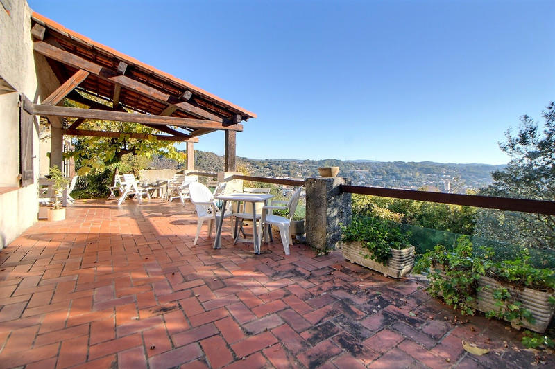 Maison - 303 m² - 8 pièces