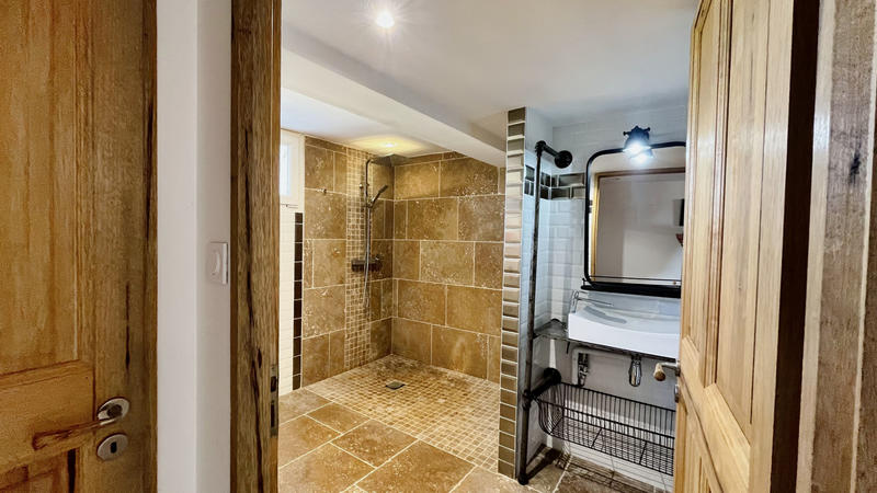 Propriété - 425 m² - 13 pièces