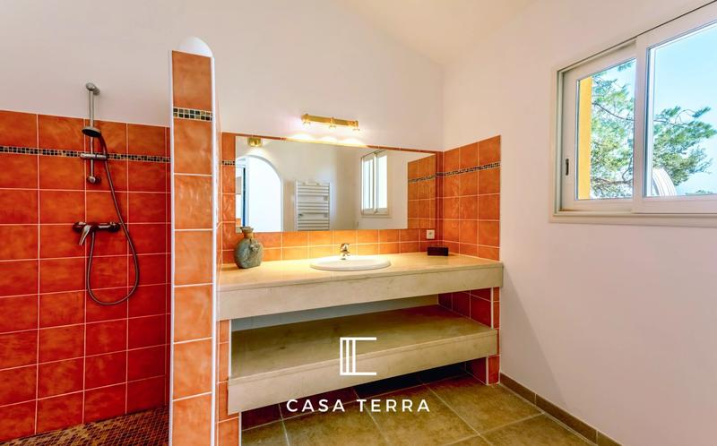 Propriété - 263 m² - 6 pièces