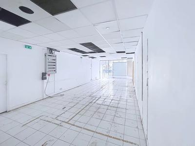 Magasins - 94 m² - 2 pièces