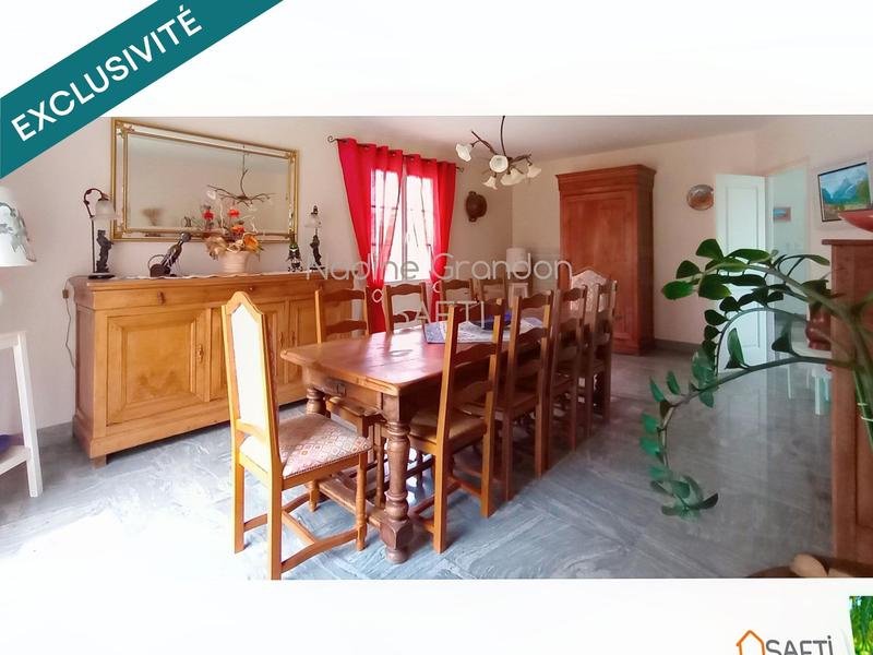 Villa - 259 m² - 9 pièces