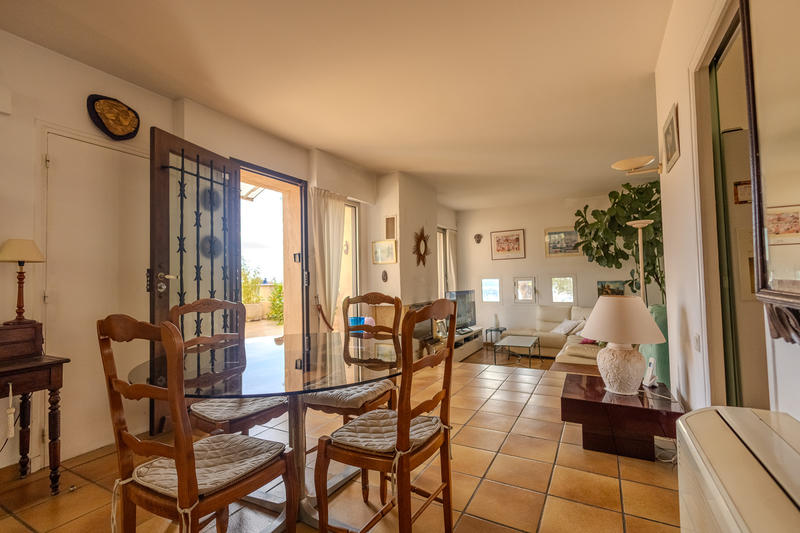 Maison - 250 m² - 5 pièces