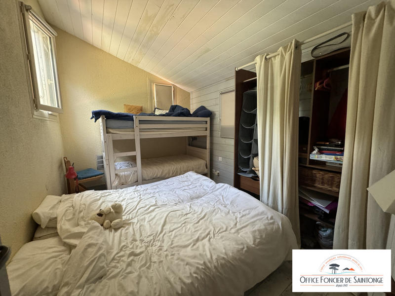 Maison traditionnelle - 240 m² - 8 pièces