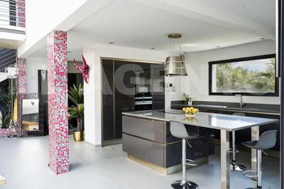 Maison - 260 m² - 6 pièces