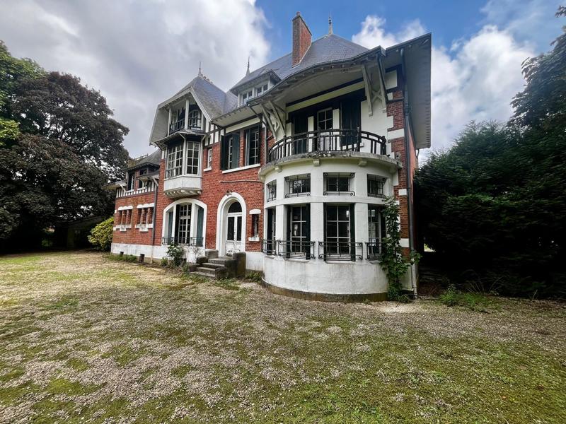 Maison - 335 m² - 10 pièces