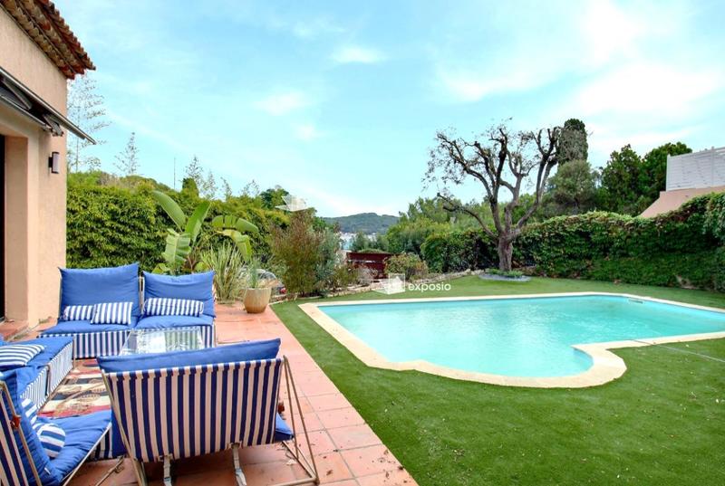 Maison - 222 m² - 8 pièces