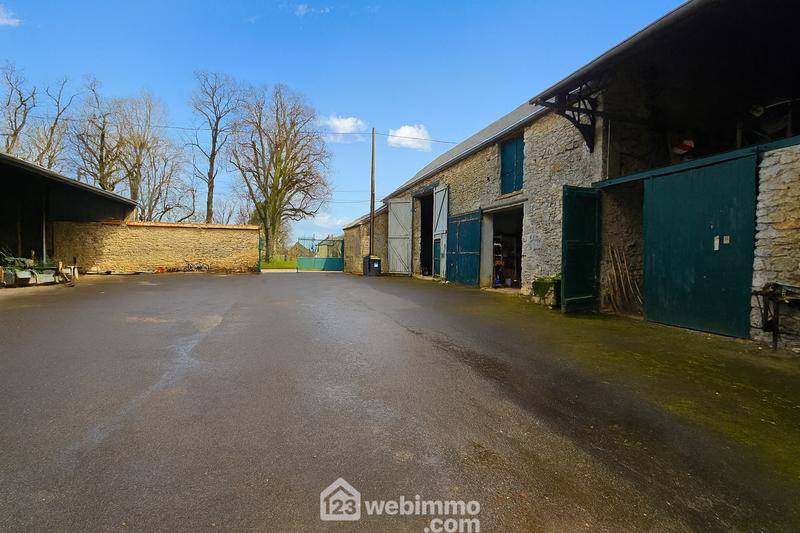 Maison - 260 m² - 14 pièces