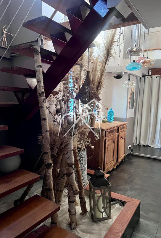 Maison - 300 m² - 8 pièces