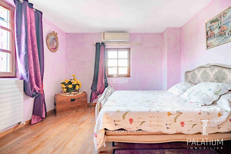 Villa - 203 m² - 6 pièces