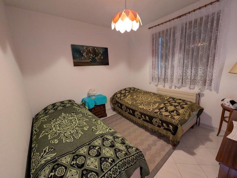 Maison - 201 m² - 7 pièces