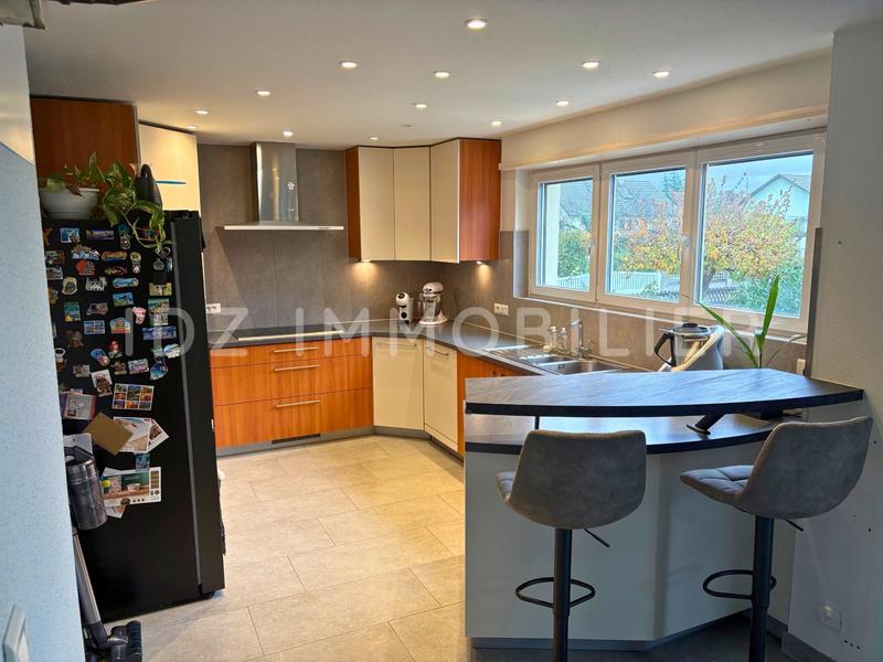 Maison - 95 m² - 5 pièces