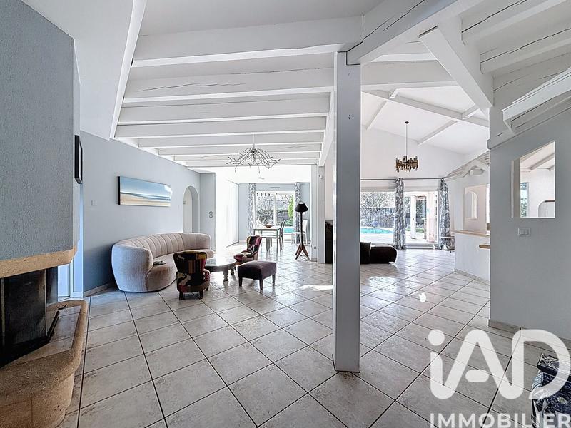 Maison - 263 m² - 9 pièces