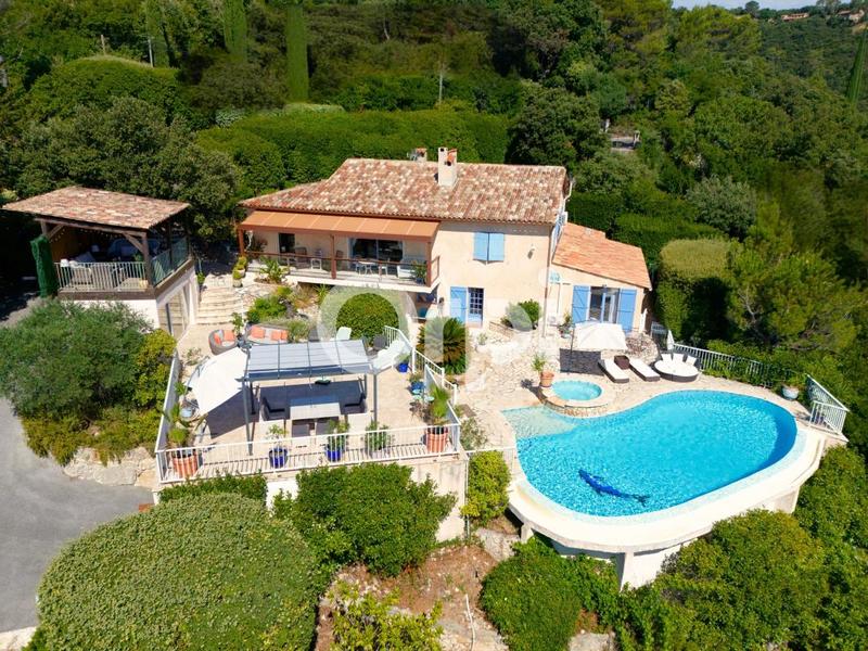 Maison - 200 m² - 5 pièces