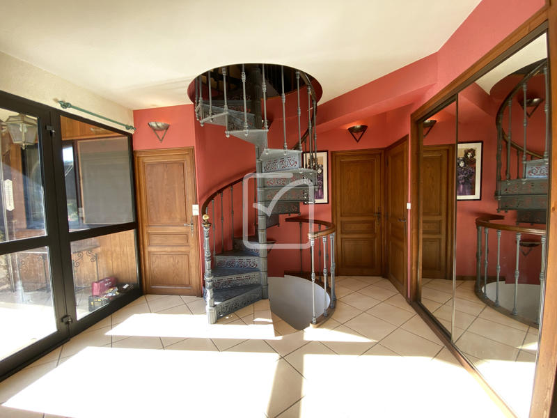 Maison - 298 m² - 12 pièces