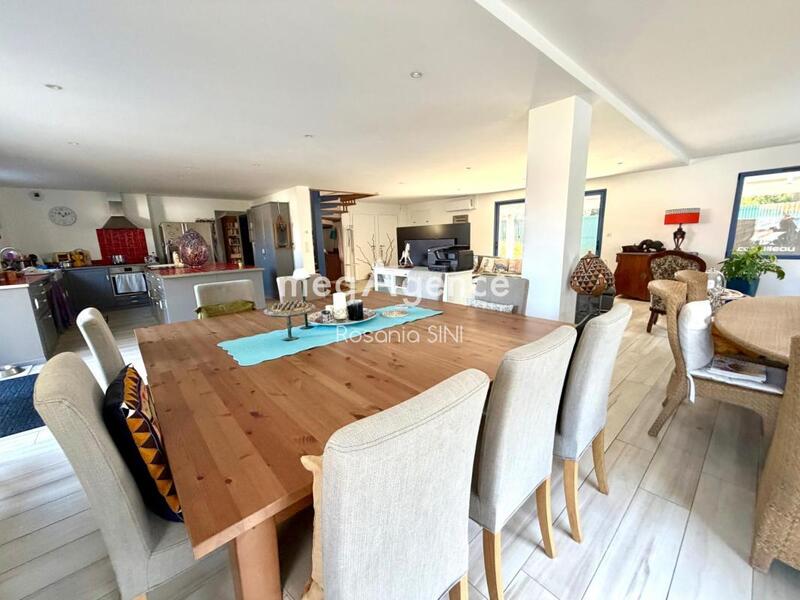 Maison - 223 m² - 7 pièces