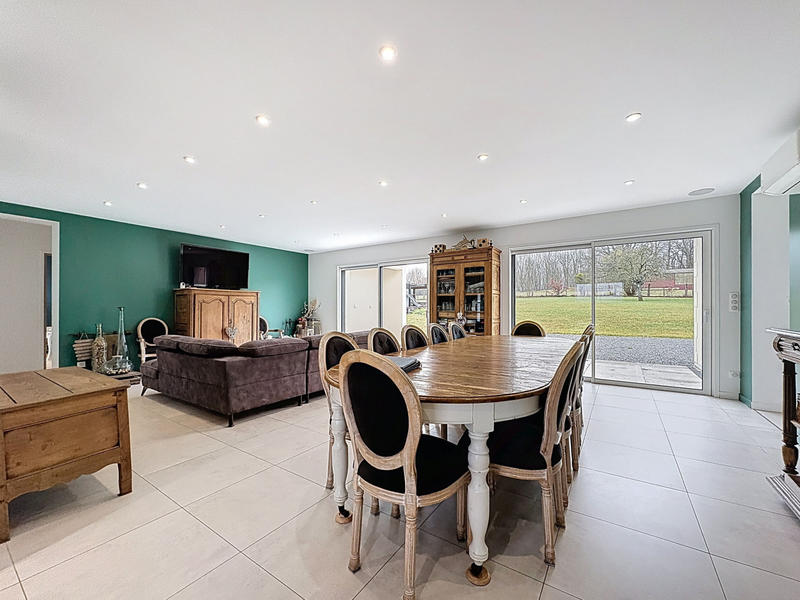 Maison - 200 m² - 7 pièces