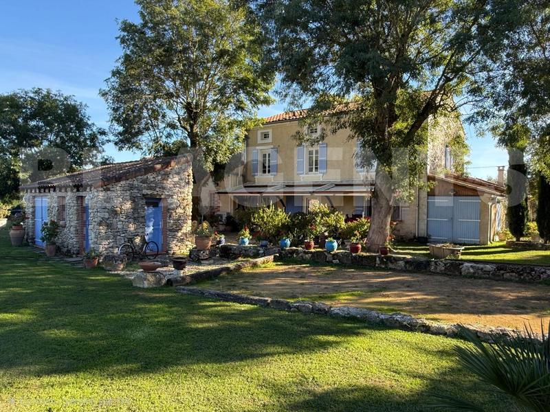 Maison - 634 m² - 21 pièces