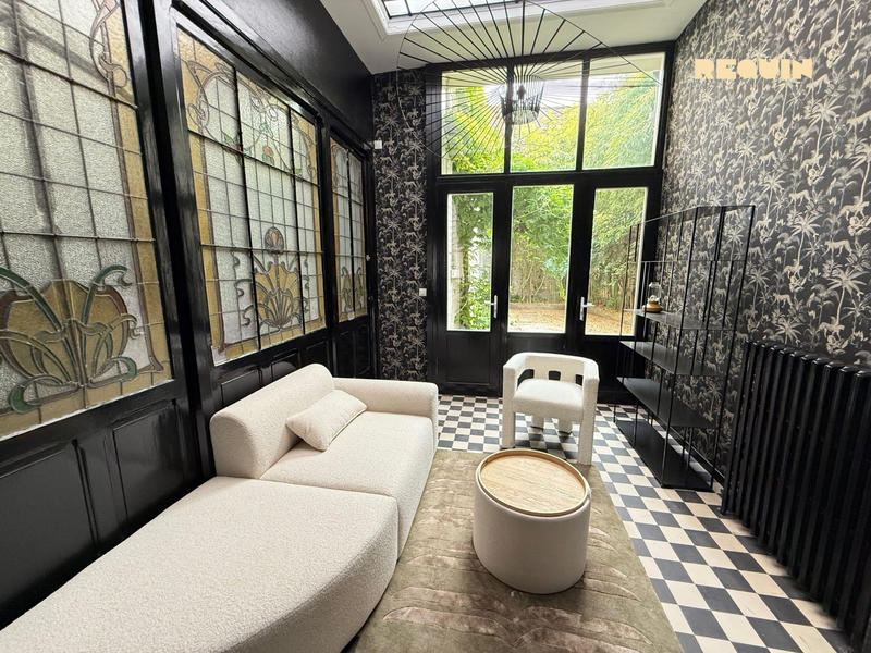 Maison - 230 m² - 9 pièces