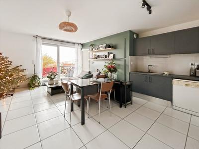 Appartement - 99 m² - 3 pièces