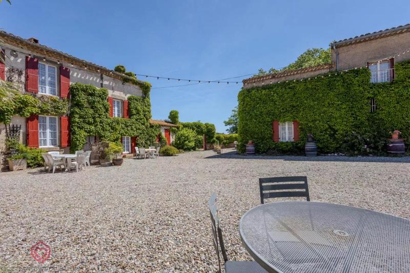 Propriété - 530 m² - 23 pièces