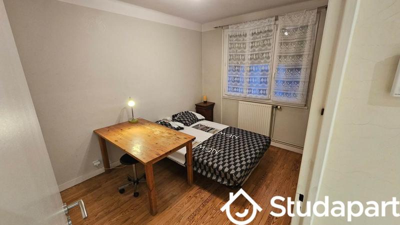 Chambre - 12 m² - 1 pièce