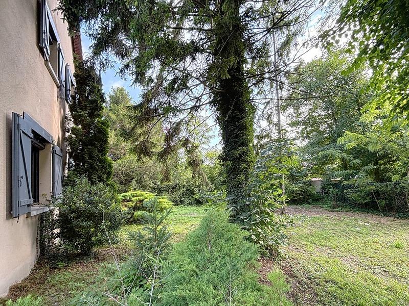 Maison - 330 m² - 10 pièces