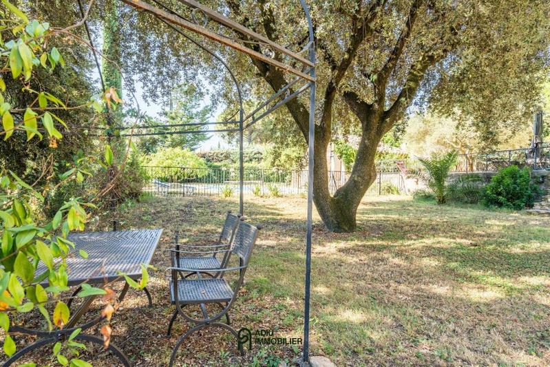 Mas - 400 m² - 15 pièces