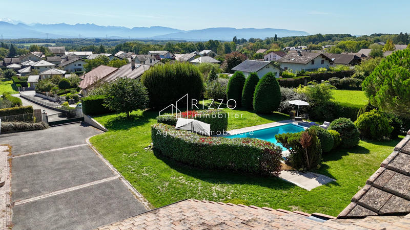 Maison - 418 m² - 12 pièces