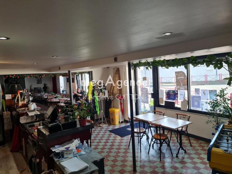 Maison - 210 m² - 6 pièces