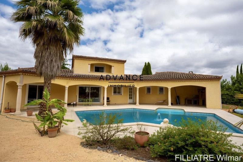 Maison - 210 m² - 5 pièces