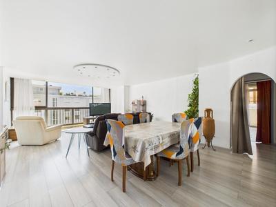 Appartement - 93 m² - 4 pièces