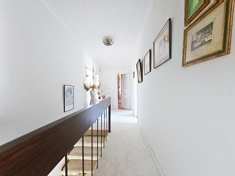 Maison - 256 m² - 6 pièces