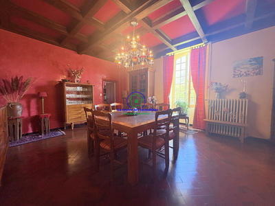 Maison - 273 m² - 8 pièces