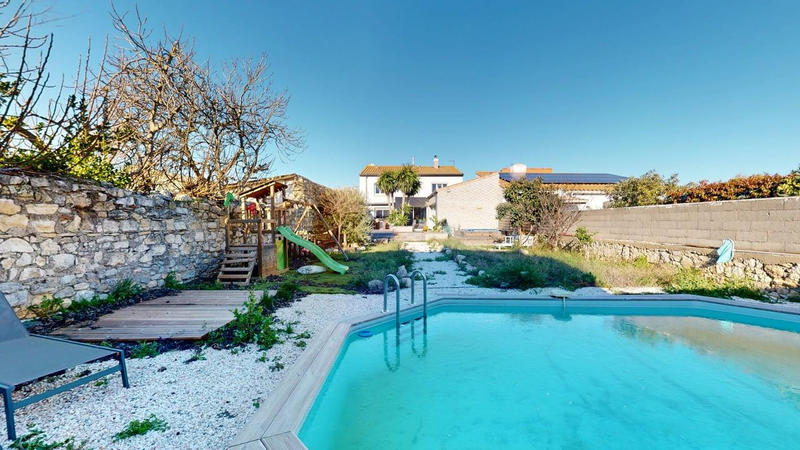 Maison - 214 m² - 8 pièces