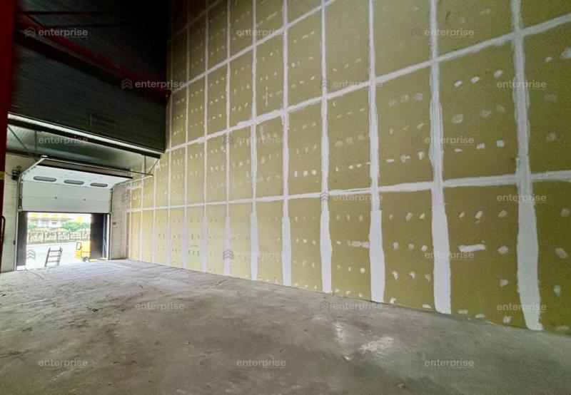 Entrepôt - 660 m²